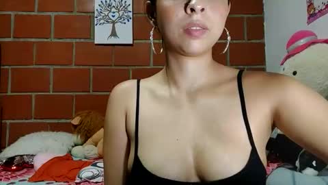 Snapshot of scarlet_muse18 chatting on 27, 5, 2026 scarlet_muse18 online show from 27, 5, 2026