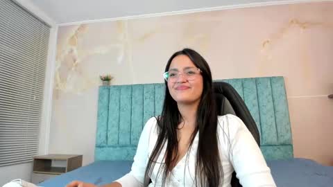 Snapshot of scarlet_rose__ chatting on 4, 3, 2025 Scarlet  online show from 4, 3, 2025