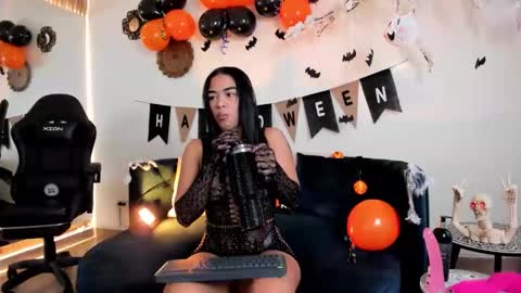 Snapshot of scarlet_summer_25 chatting on 4, 10, 2025 scarlet_summer_25 online show from 4, 10, 2025