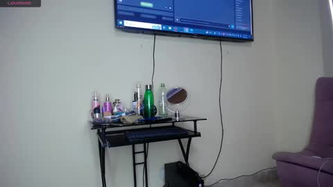 Snapshot of scarlet_tommy chatting on 7, 6, 2026 scarlet_tommy online show from 7, 6, 2026