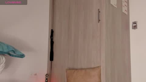 Snapshot of scarlett_diamond chatting on 13, 2, 2025 Scarlett Thumb up please help me 100 its important online show from 13, 2, 2025