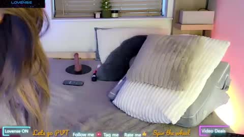 Scarlett Paisleyy online show from 10, 2, 2025