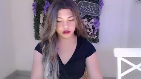 Snapshot of scarlett_sofia69 chatting on 5, 2, 2025 online show from 5, 2, 2025