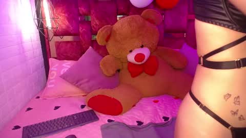 Snapshot of scarlett_squerit chatting on 8, 7, 2026 scarlett_squerit online show from 8, 7, 2026