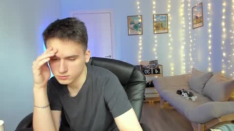 Snapshot of scooby_r chatting on 5, 1, 2025 Thomas brunette and Alex blond online show from 5, 1, 2025