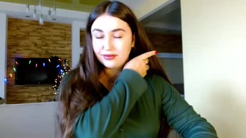 Elizabeth  online show from 14, 12, 2025