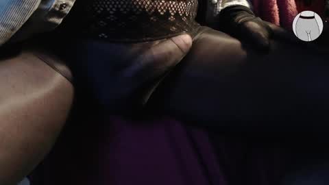 Snapshot of seamlessly chatting on 4, 12, 2024 seamlessly online show from 4, 12, 2024