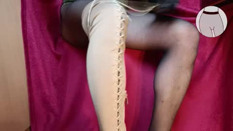 Snapshot of seamlessly chatting on 15, 12, 2024 seamlessly online show from 15, 12, 2024