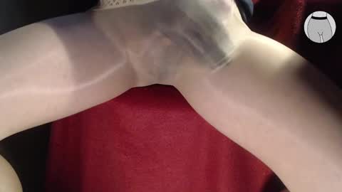 Snapshot of seamlessly chatting on 2, 3, 2025 seamlessly online show from 2, 3, 2025