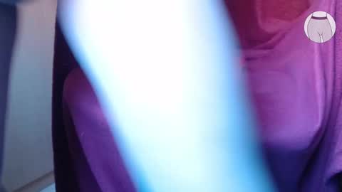 Snapshot of seamlessly chatting on 9, 3, 2025 seamlessly online show from 9, 3, 2025