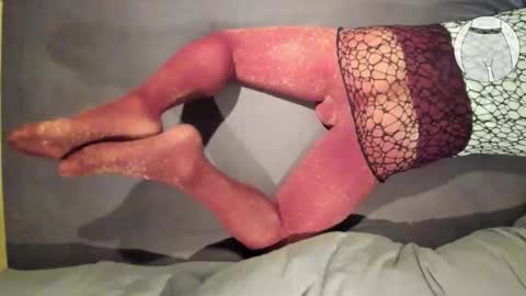 Snapshot of seamlessly chatting on 11, 10, 2025 seamlessly online show from 11, 10, 2025