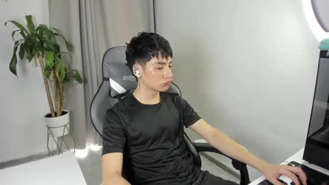 sebastian online show from 12, 4, 2026