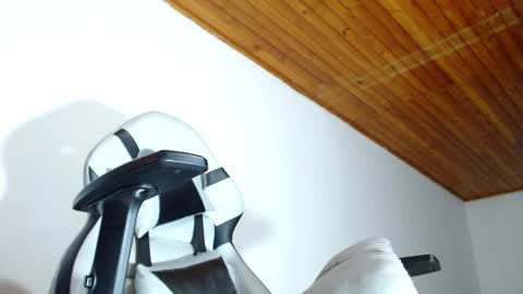 Sebastian online show from 5, 4, 2026