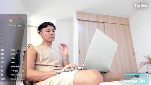 Snapshot of sebastian_dash chatting on 28, 10, 2025 SEBAS online show from 28, 10, 2025