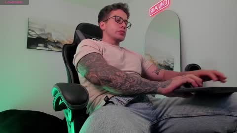 Snapshot of sebastianortizm chatting on 24, 1, 2025 Lucian Sinclair online show from 24, 1, 2025