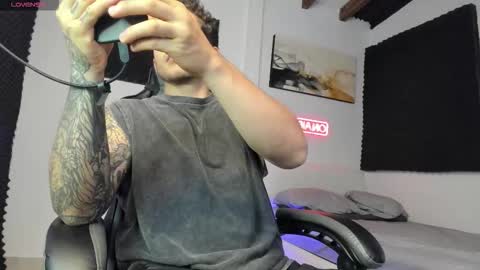 Snapshot of sebastianortizm chatting on 6, 11, 2025 Lucian Sinclair online show from 6, 11, 2025