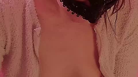 Anni online show from 5, 3, 2025