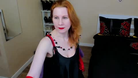 seductive_foxy_ online show from 12, 4, 2026