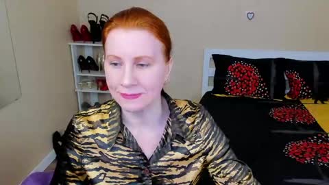 seductive_foxy_ online show from 16, 4, 2026