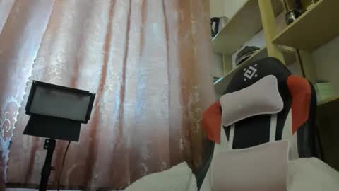 seductive_she_wolf online show from 4, 11, 2025