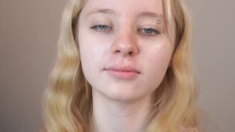 See Its honey bunny  im Lana online show from 2, 6, 2026