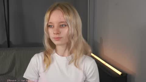 See Its honey bunny  im Lana online show from 2, 7, 2026