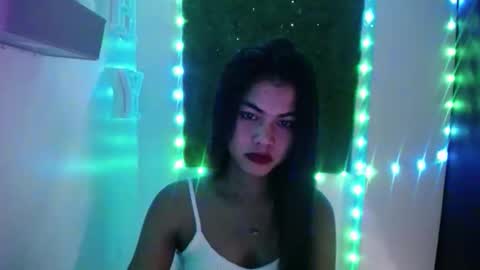 selena_fox2000 online show from 16, 4, 2026