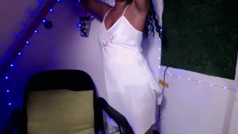 selena_fox2000 online show from 25, 5, 2026