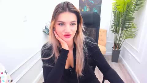 Snapshot of selenaemoore chatting on 29, 9, 2025 selenaemoore online show from 29, 9, 2025