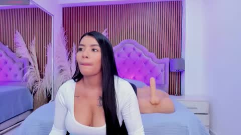 selenastonne online show from 13, 12, 2025