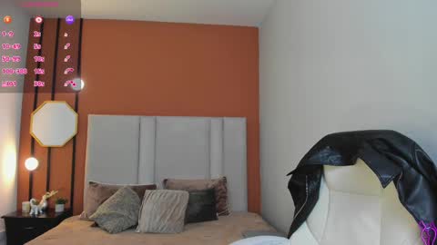 Snapshot of selene_e chatting on 26, 9, 2025 Karol. online show from 26, 9, 2025