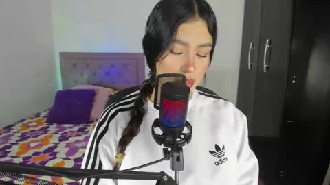 Snapshot of selene_e chatting on 12, 11, 2025 Karol. online show from 12, 11, 2025