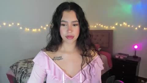 Snapshot of selene_e chatting on 15, 12, 2025 Karol. online show from 15, 12, 2025