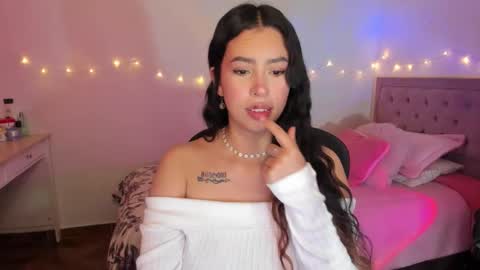 Snapshot of selene_e chatting on 16, 12, 2025 Karol. online show from 16, 12, 2025