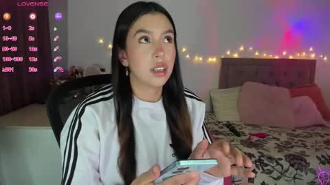 Snapshot of selene_e chatting on 20, 12, 2025 Karol. online show from 20, 12, 2025