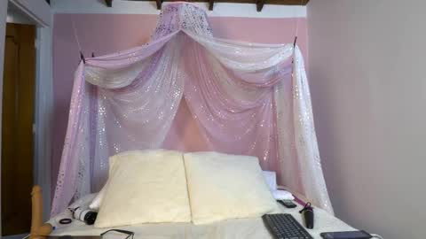 Snapshot of selene_moretti chatting on 15, 5, 2026 selene online show from 15, 5, 2026