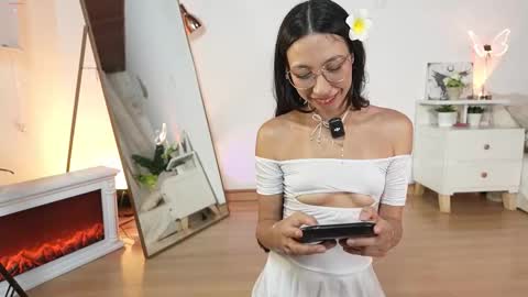  Sel Your Little butterfly  online show from 3, 2, 2026