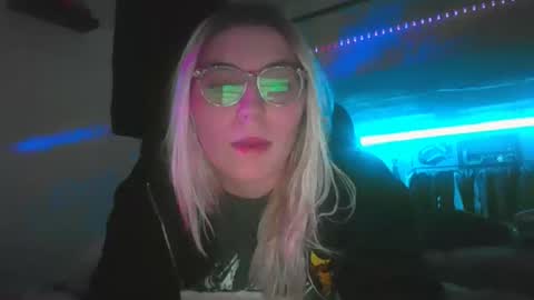 Snapshot of selenebaby chatting on 7, 1, 2025 Selene online show from 7, 1, 2025