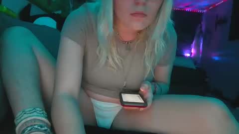 Snapshot of selenebaby chatting on 28, 1, 2025 Selene online show from 28, 1, 2025