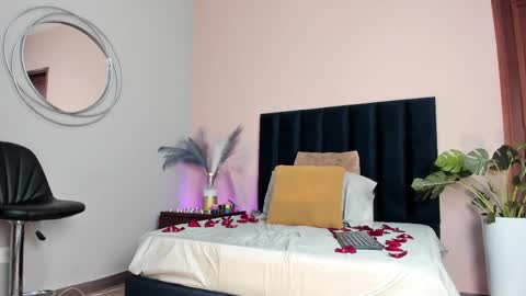 Selene Lujan online show from 12, 11, 2025