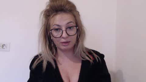 Snapshot of selenna_emma843468 chatting on 6, 10, 2025 Selenna online show from 6, 10, 2025