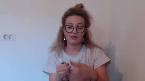 Snapshot of selenna_emma843468 chatting on 13, 10, 2025 Selenna online show from 13, 10, 2025