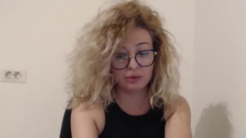 Snapshot of selenna_emma843468 chatting on 28, 10, 2025 Selenna online show from 28, 10, 2025