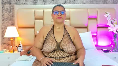 Selenna Cooper online show from 6, 1, 2026