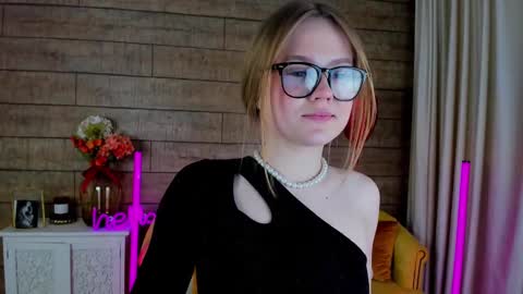 SelinSwarovski online show from 17, 2, 2025