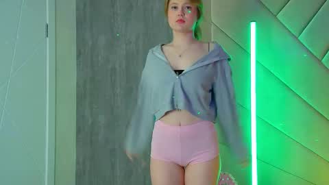 SelinSwarovski online show from 8, 3, 2025