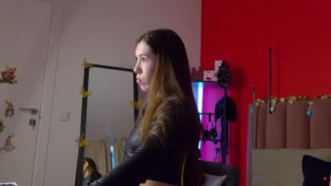 Snapshot of sellashine chatting on 6, 4, 2026 Nicole online show from 6, 4, 2026