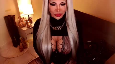 Snapshot of sensational_diva chatting on 31, 12, 2024 unstappable queen kate online show from 31, 12, 2024