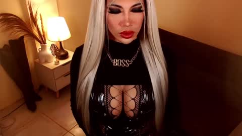 Snapshot of sensational_diva chatting on 10, 2, 2025 unstappable queen kate online show from 10, 2, 2025