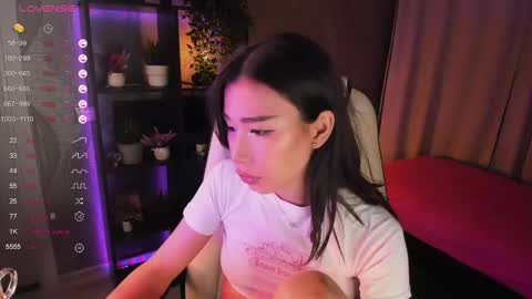 Snapshot of sensualily chatting on 11, 9, 2025 Kiki online show from 11, 9, 2025